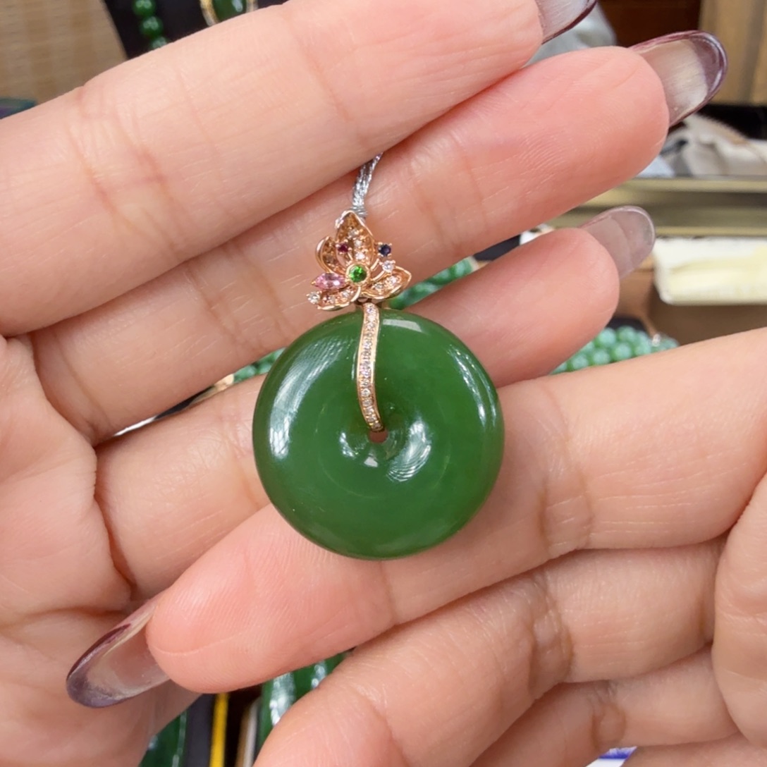 和田玉（碧玉）吊坠(赠链)18K金镶嵌
