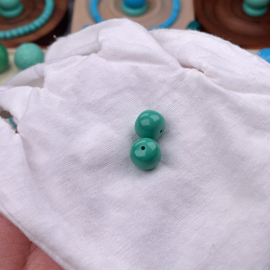 小***记直径10绿色老型珠一对