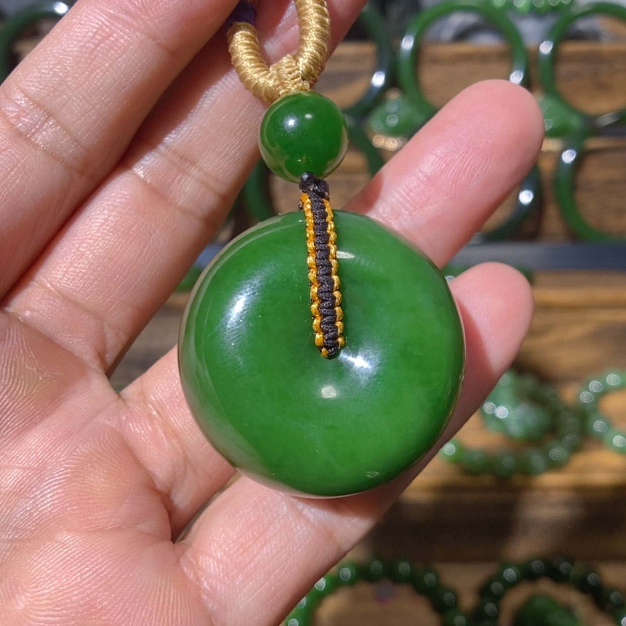 【闪购商品】吊坠(不含链)未镶嵌和田玉输*俄料辣阳绿平安扣33/18