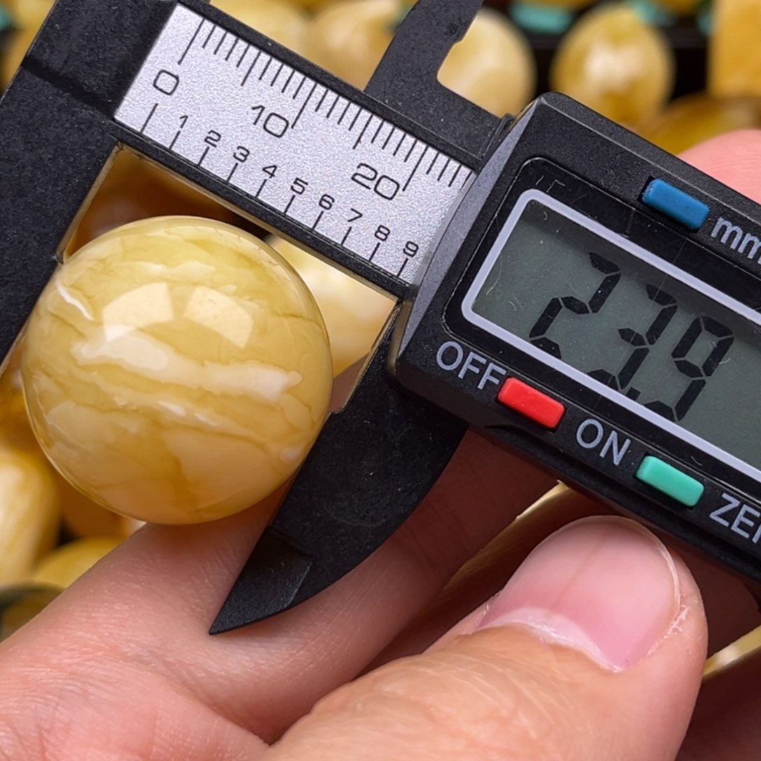 蜜蜡珠宝奇石未镶嵌唱****师