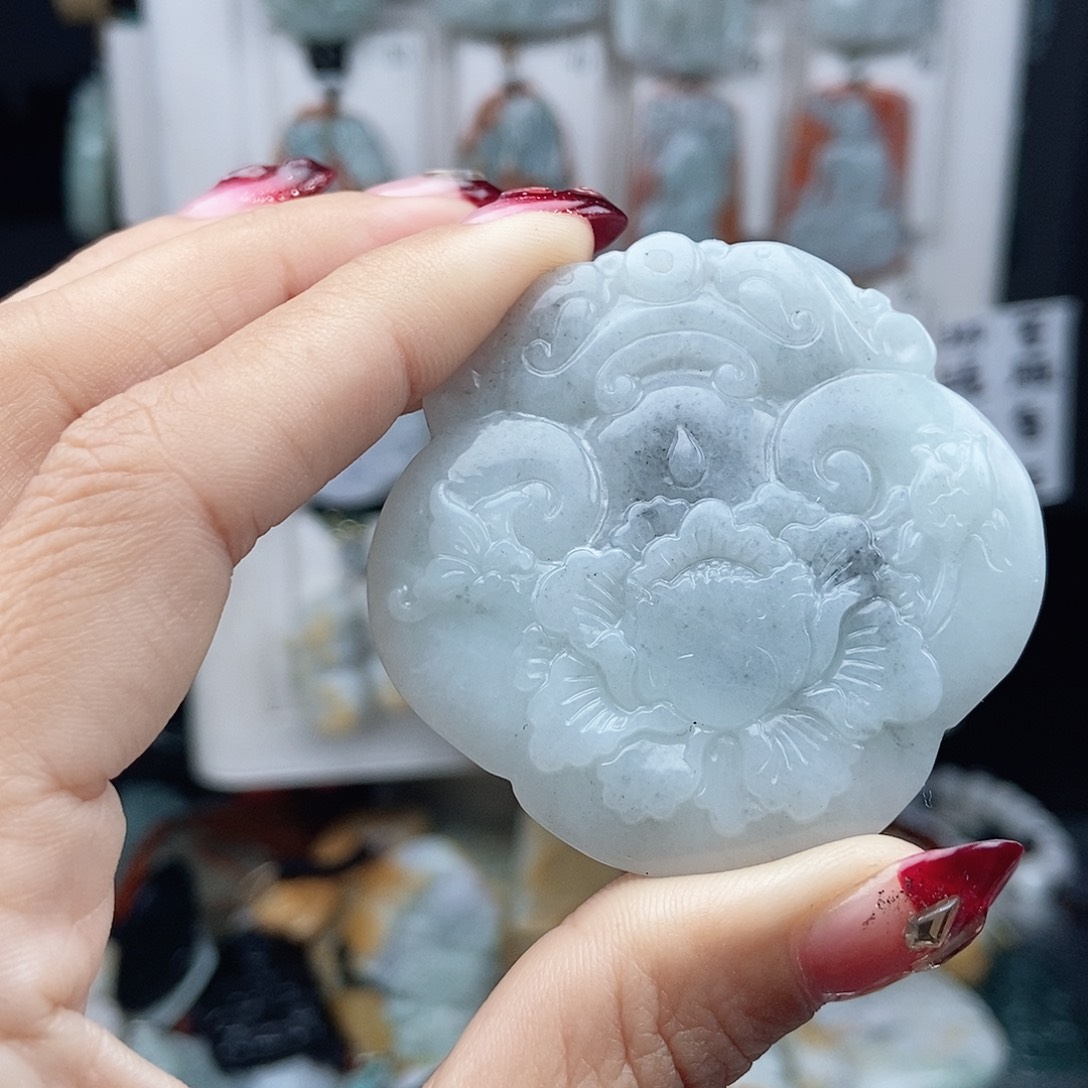 翡翠颈饰未镶嵌翡翠