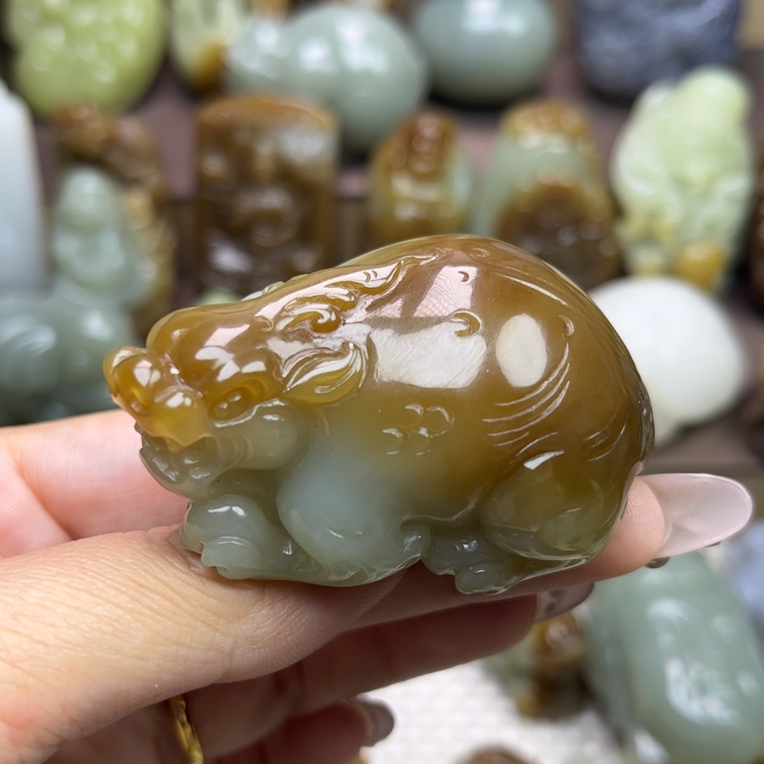 和田玉未镶嵌把件