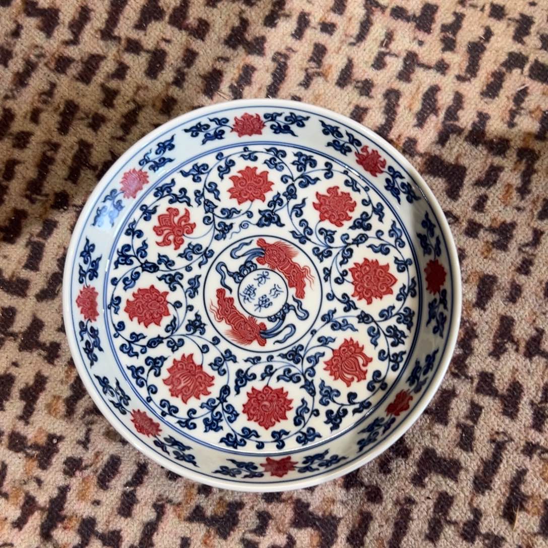 正绎堂釉里红缠枝莲壶承