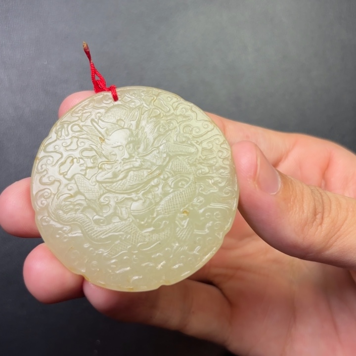 圣***画和田玉未镶嵌颈饰