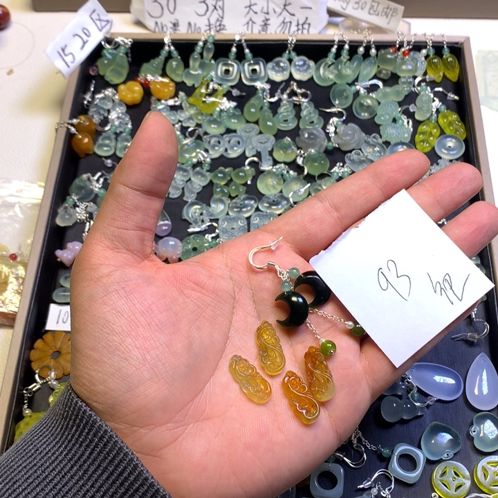 素***葭蛇纹石玉合金耳钉
