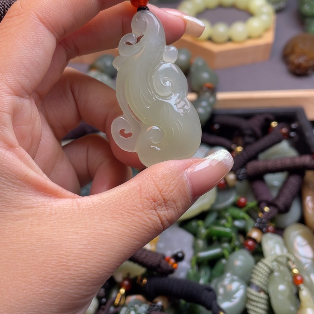 和田玉颈饰未镶嵌