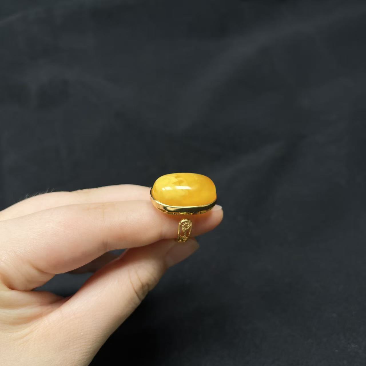 天然保真无优化无烤色s925银镶嵌蜜蜡椭圆形飘白戒指
