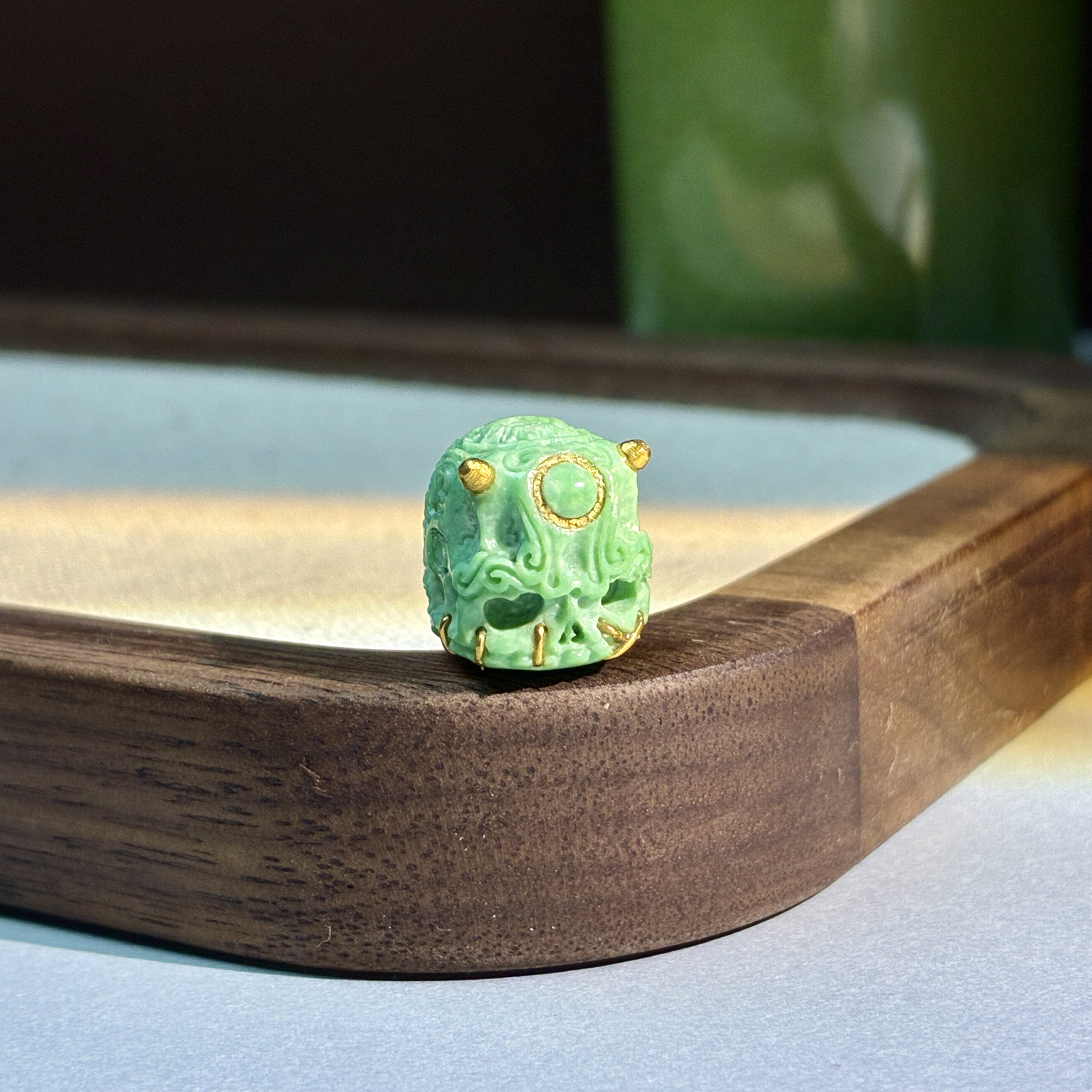 满工精雕绿松石阿呆造型镶嵌金配饰