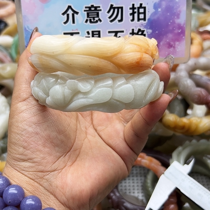 未镶嵌手镯石英岩玉