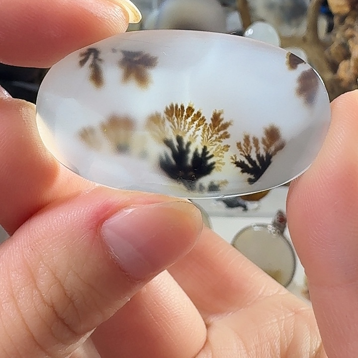 玛瑙/玉髓未镶嵌珠宝奇石