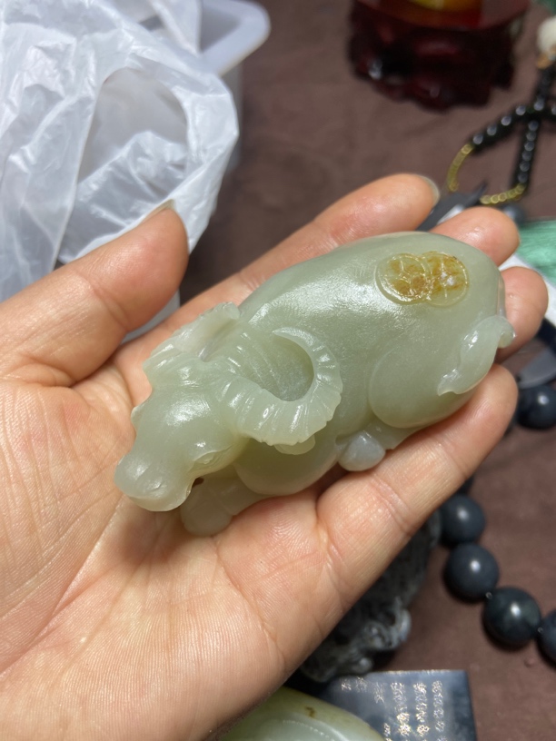 和田玉 把 件 牛气冲天