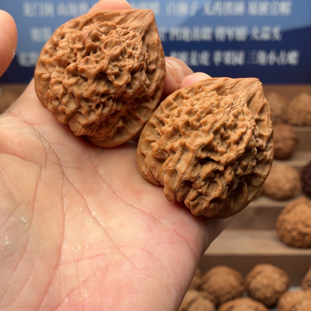 文玩核桃吊坠老桩原生态麒麟纹官帽