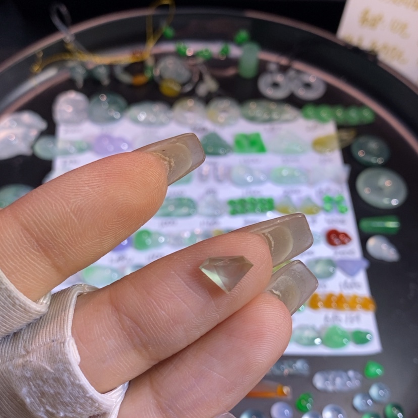 【闪购商品】翡翠挂件未镶嵌切割