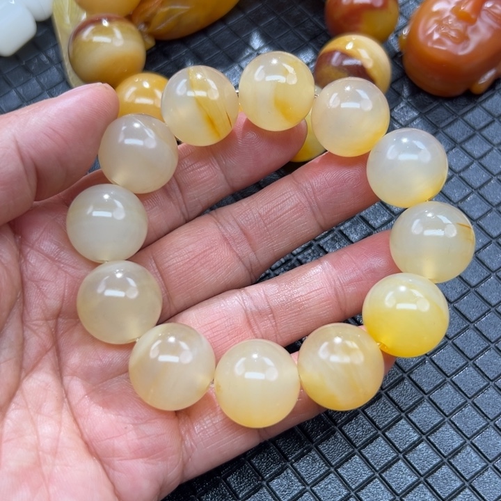 石英质玉（黄龙玉）颈饰未镶嵌