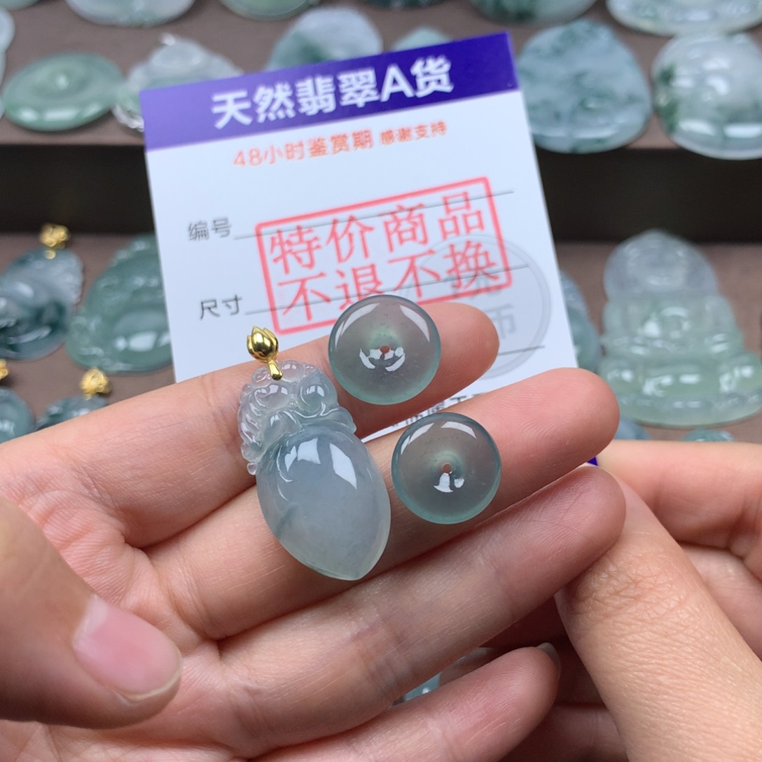 颈饰18K金镶嵌翡翠.***?天然翡翠