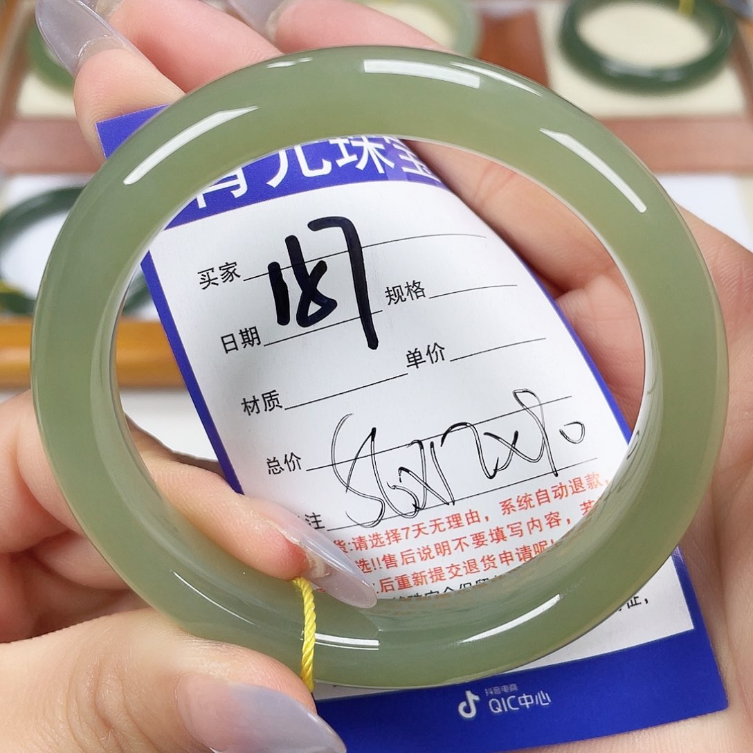 和田玉手镯未镶嵌