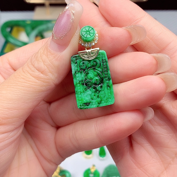 翡翠颈饰银S925镶嵌翡翠