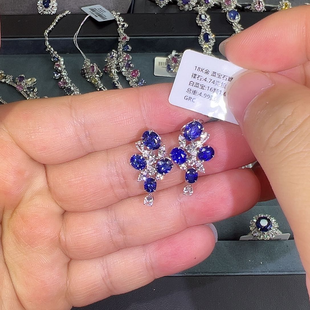 蓝宝石耳钉18K金镶嵌