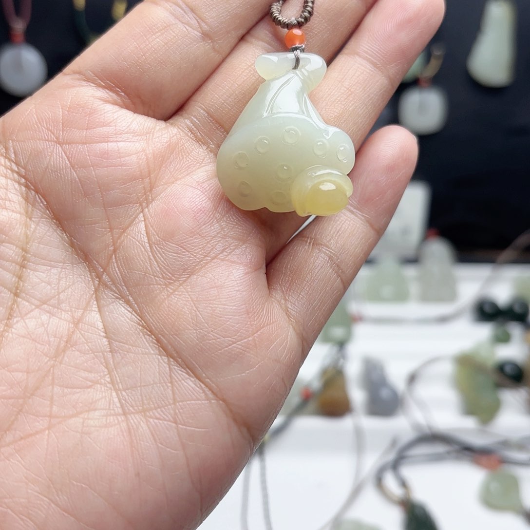 和田玉颈饰未镶嵌