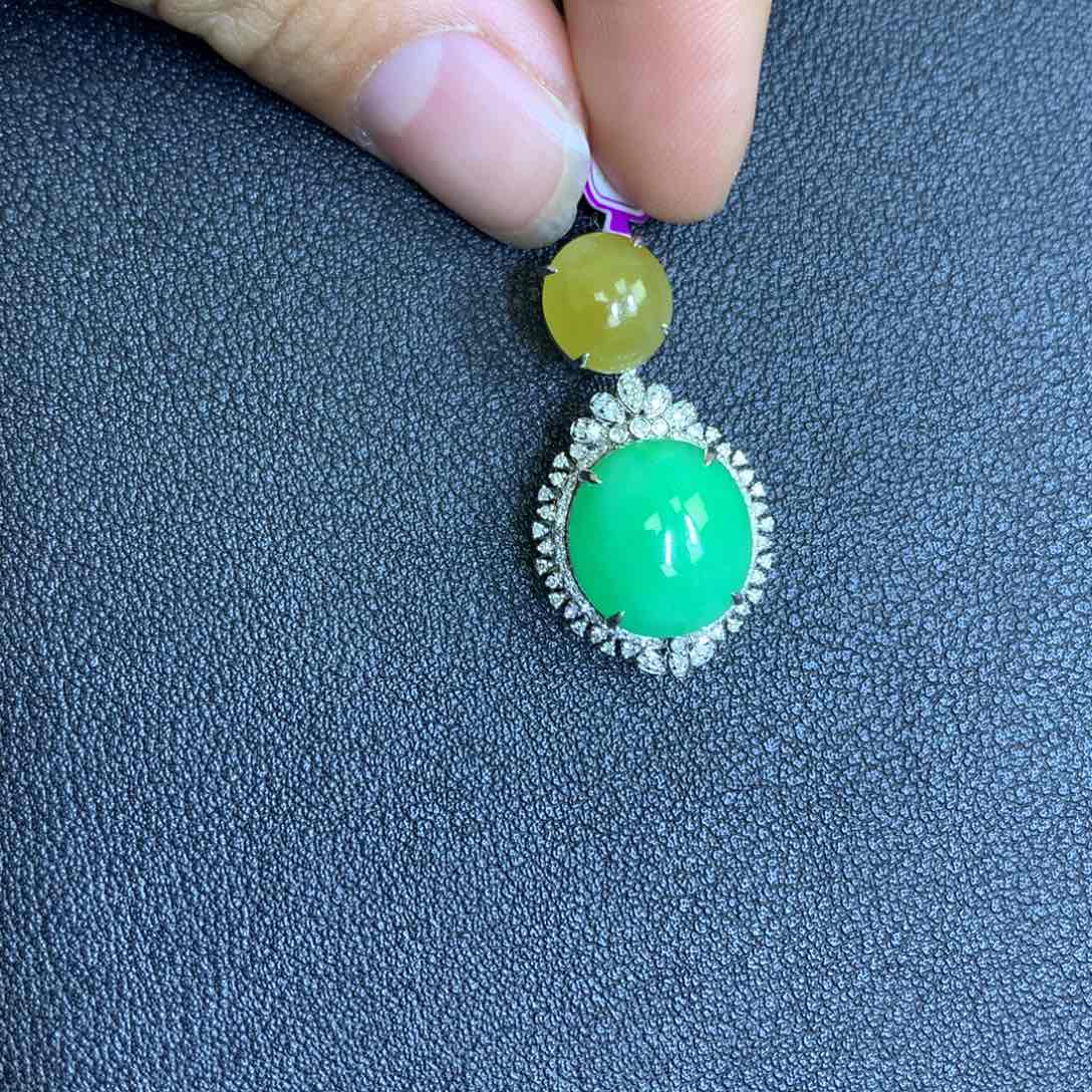 翡翠颈饰18K金镶嵌翡翠