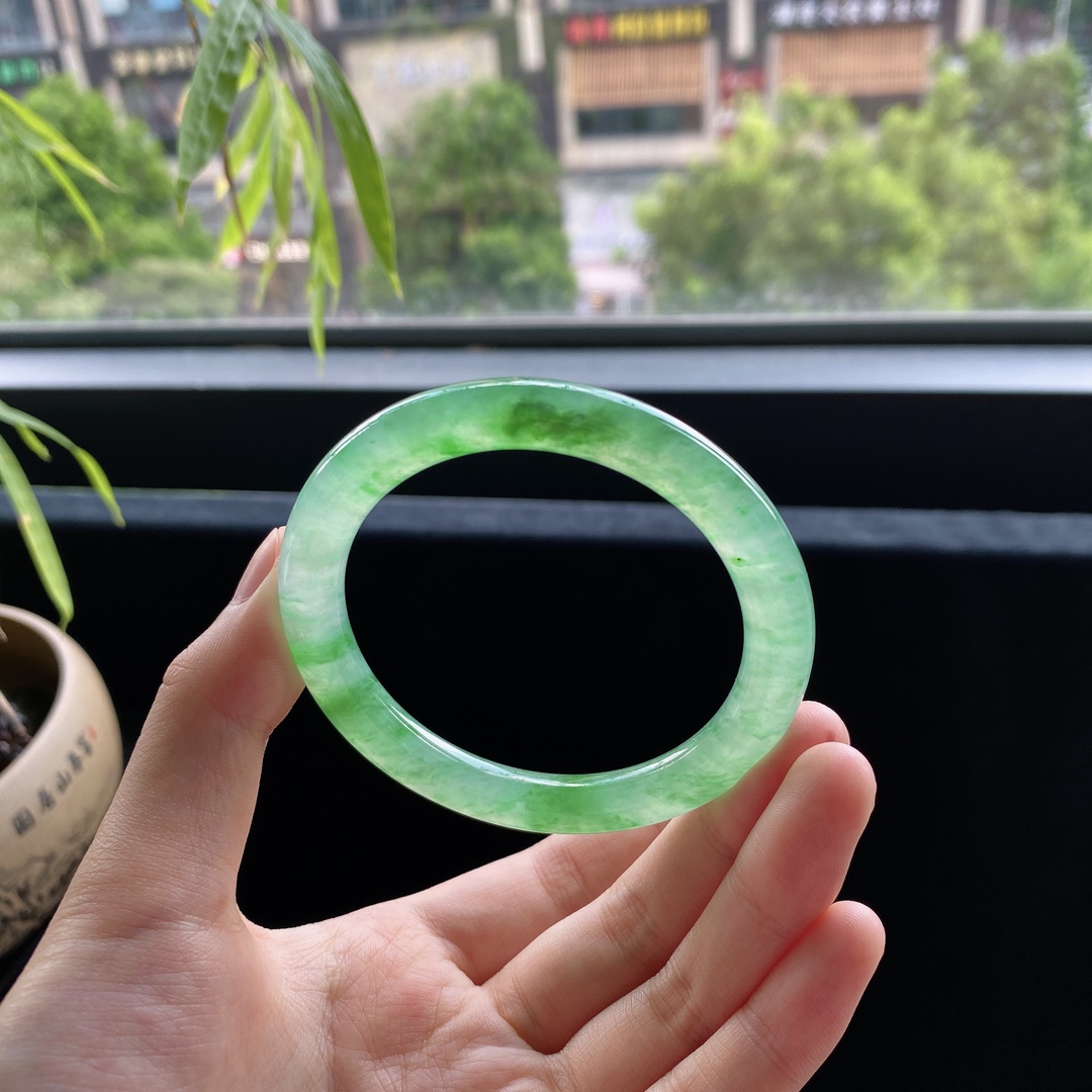 好色珠宝  圈口53缅甸老坑A货冰种飘阳绿圆条女款翡翠手镯