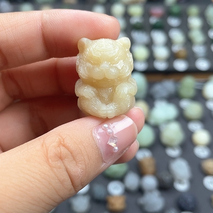 颈饰未镶嵌和田玉教*黄糖老虎挂坠定制