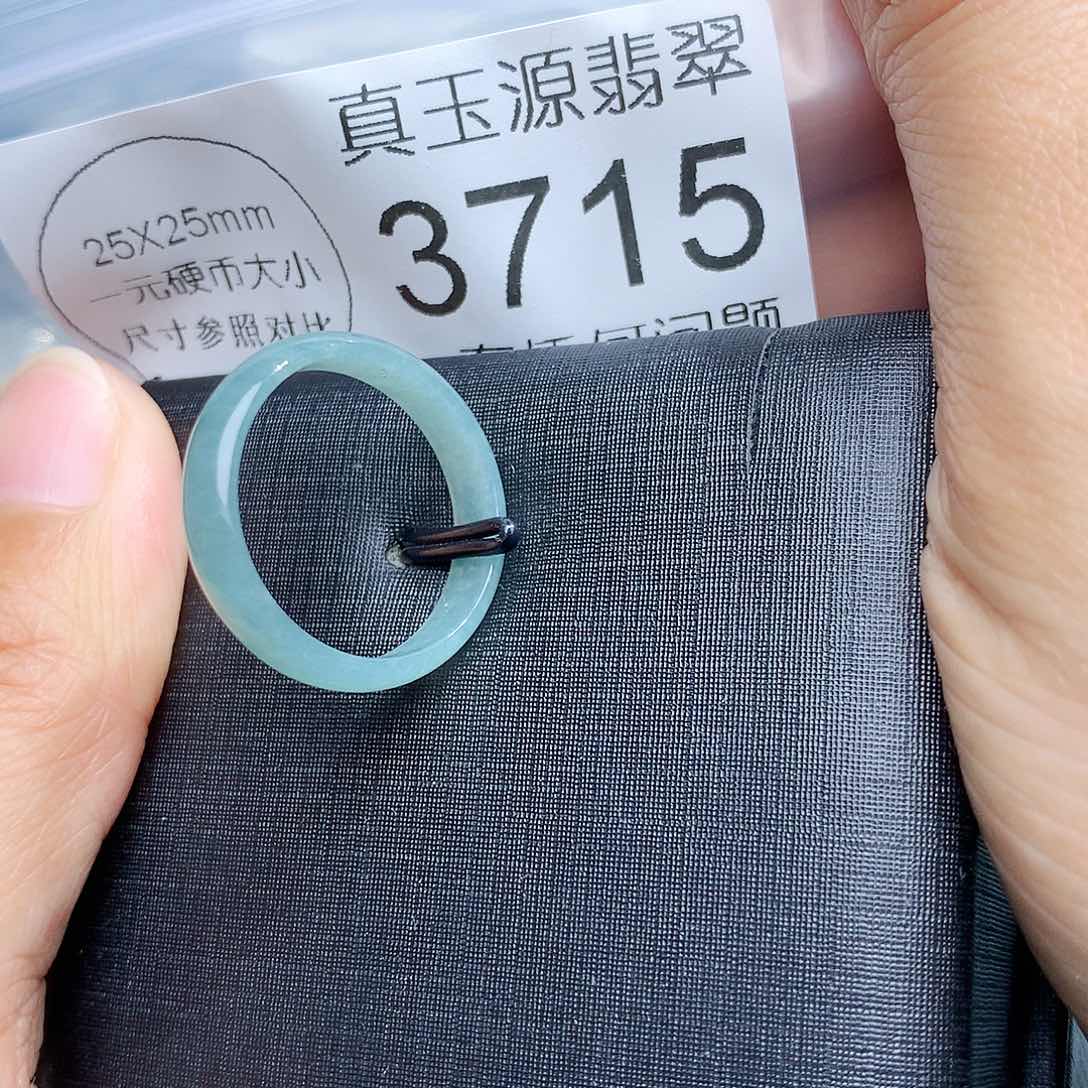 翡翠颈饰未镶嵌3715。