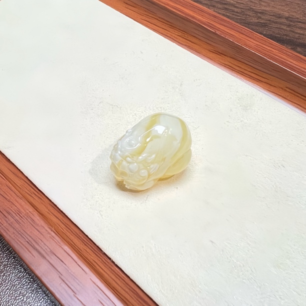 天然原矿蜜蜡貔貅，重3.62克，立体饱满，全品，23.2*17*16.8mm