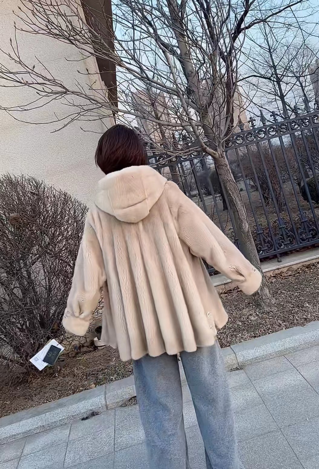 【冬季之约】设计师时尚连帽六浪收腰进口天鹅绒水貂外套