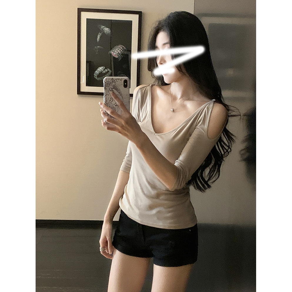 v领露肩设计感修身上衣2025新款夏季辣妹性感修身纯色中袖t恤女