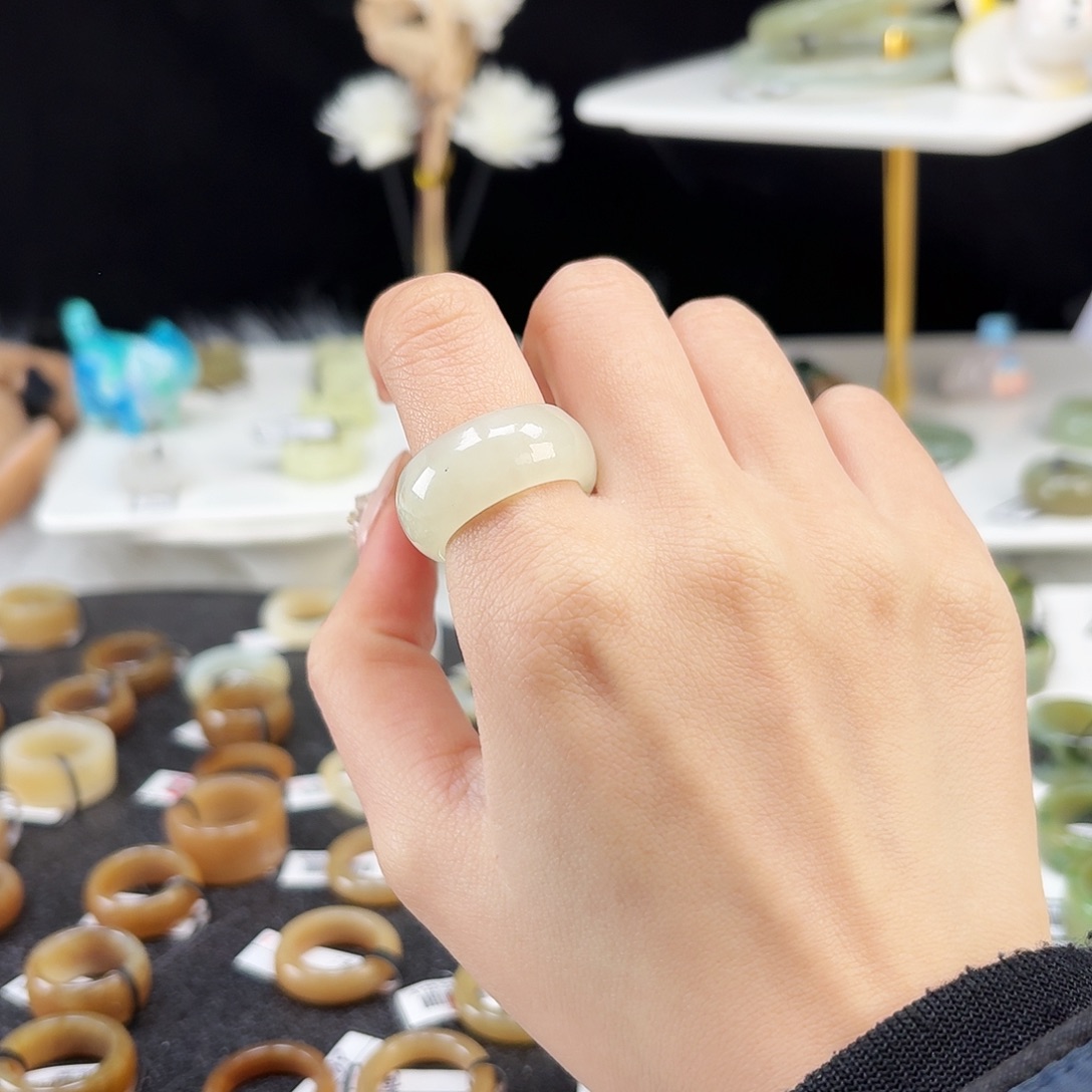 和田玉未镶嵌戒指P173冰晴水轮胎18.5不退换