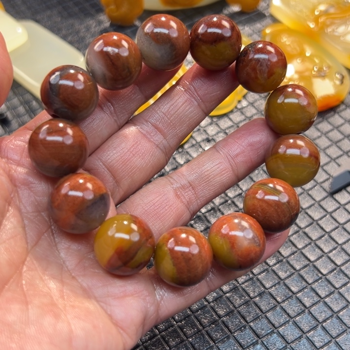 石英质玉（黄龙玉）颈饰未镶嵌