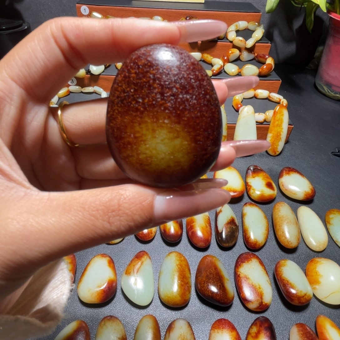 颈饰未镶嵌和田玉中*