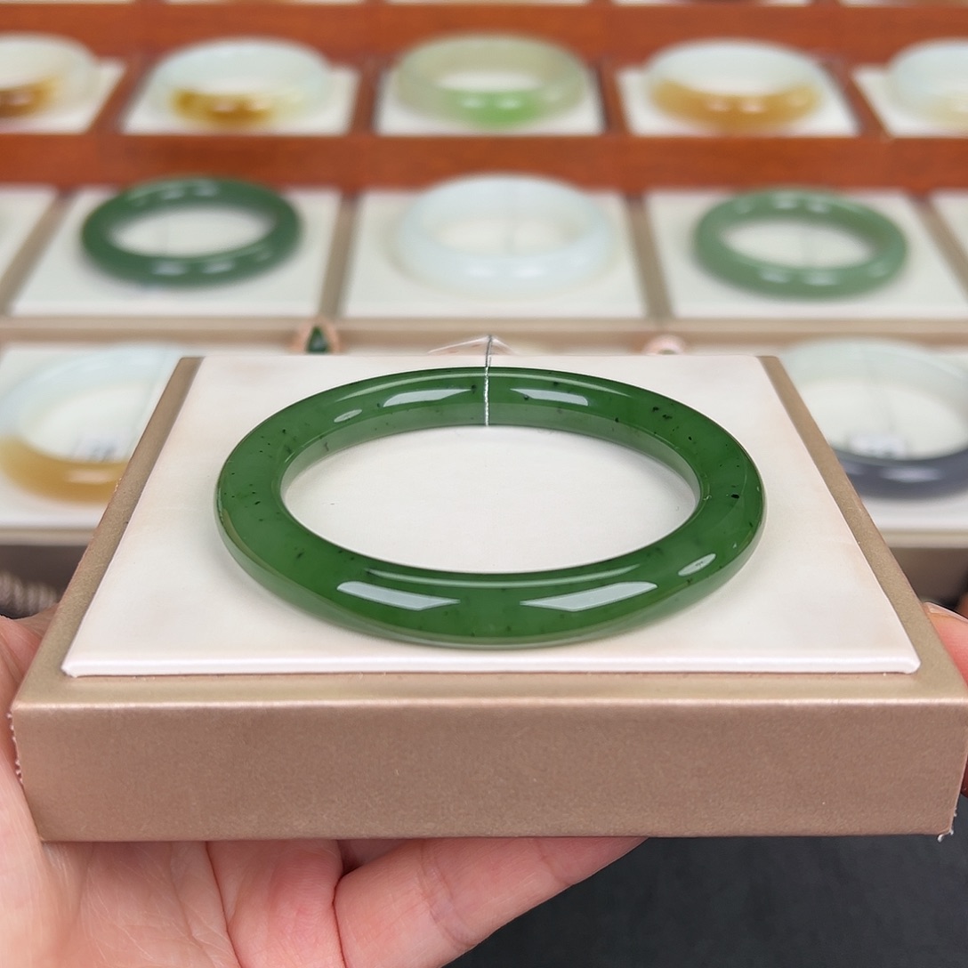 和田玉未镶嵌手镯猕猴桃