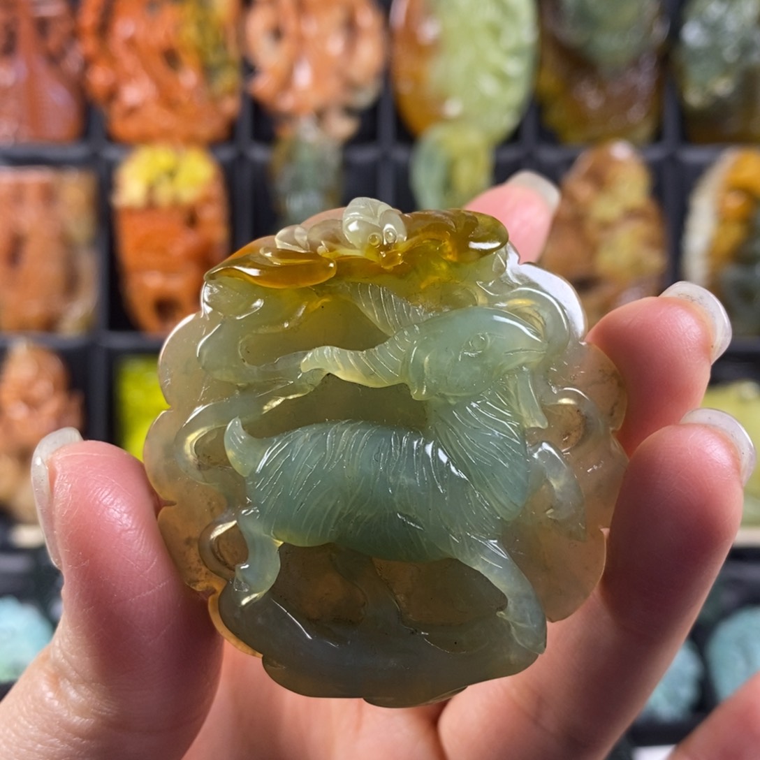 蛇纹石玉颈饰合金