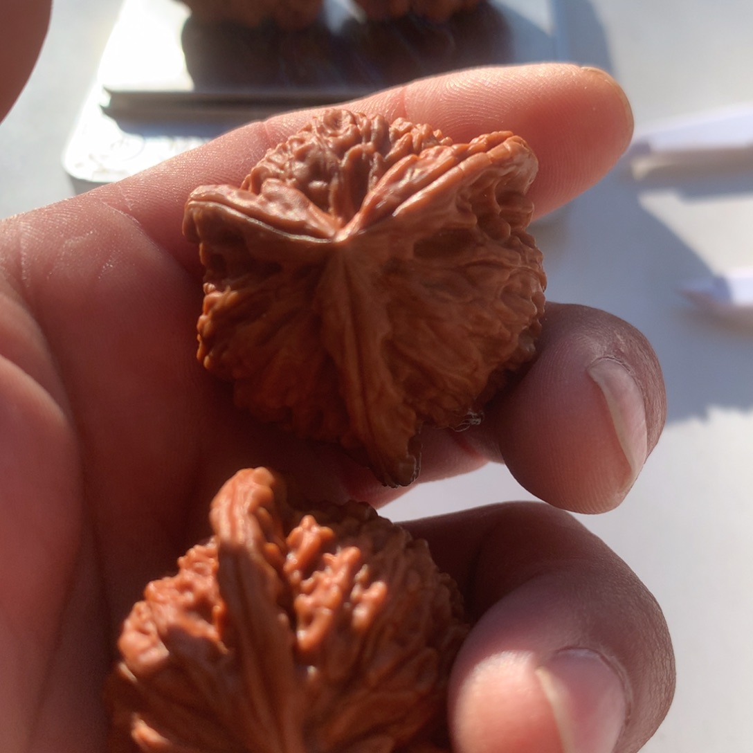 文玩核桃吊坠三棱