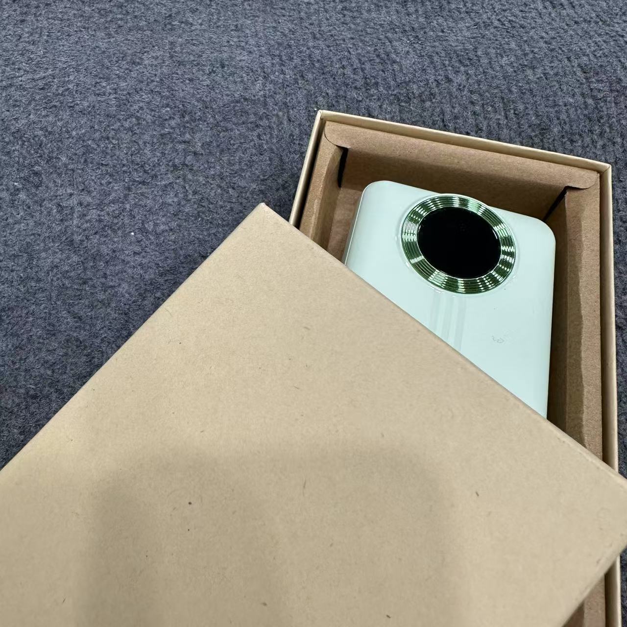 20000mAh 果绿色随身电宝 收纳盒