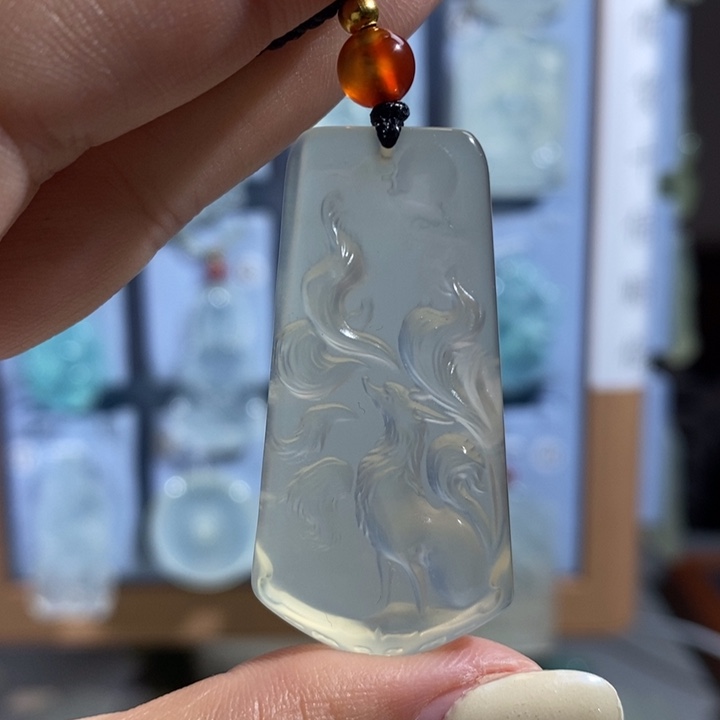 岫玉未镶嵌颈饰吊坠