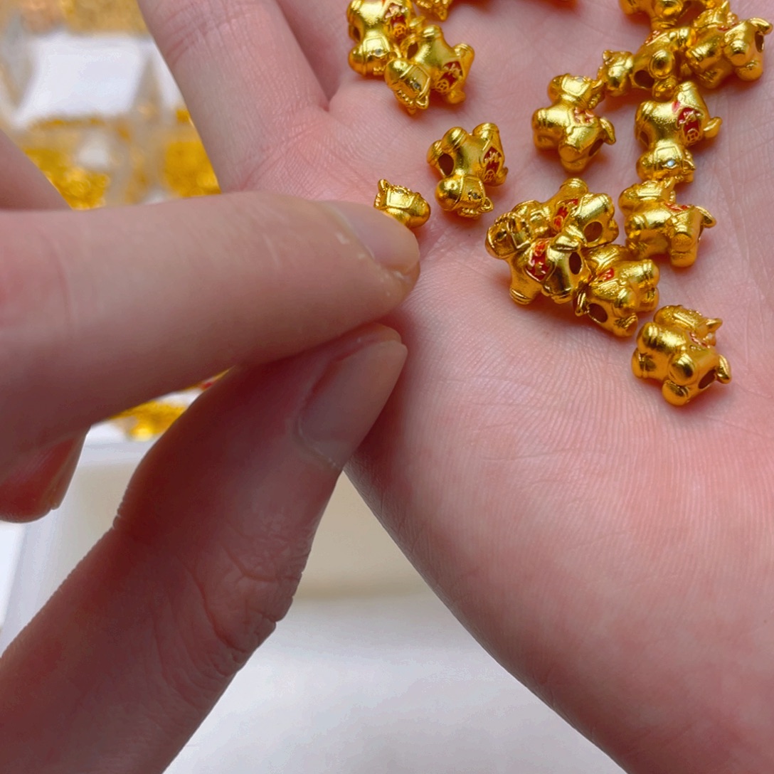 锆石铜合金镶嵌小马1颗