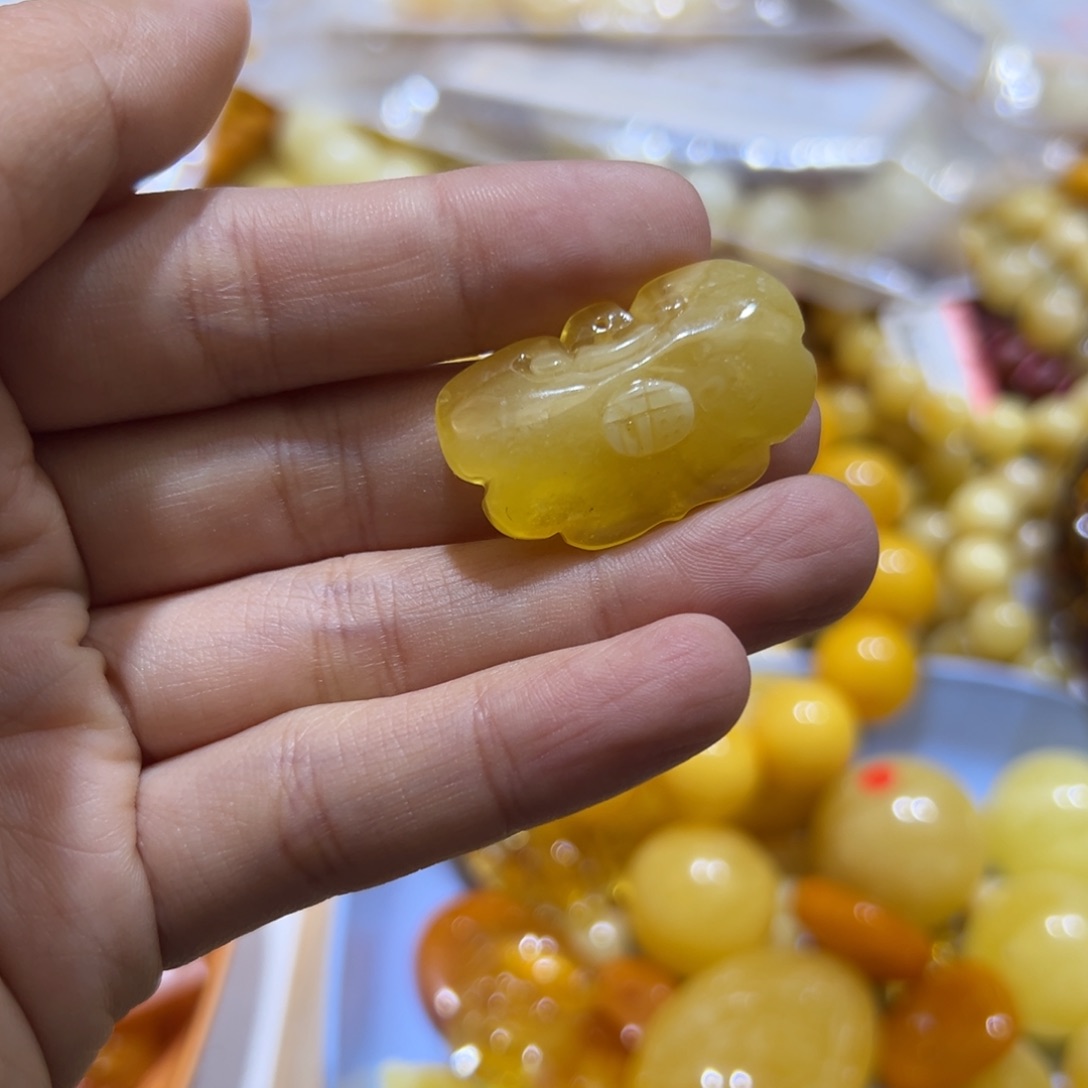 琥珀珠宝奇石未镶嵌