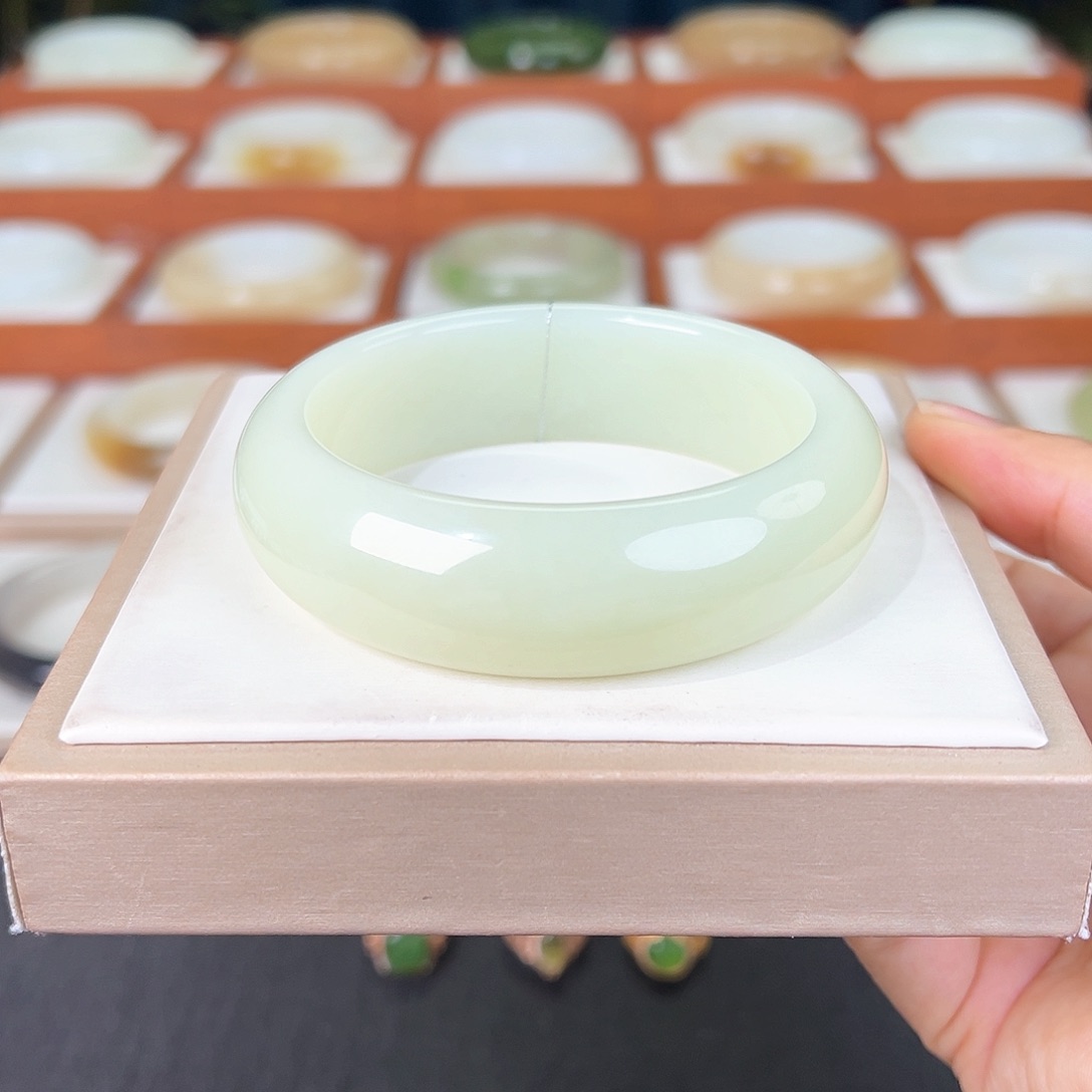 和田玉手镯未镶嵌Y****)和田玉黄口手镯