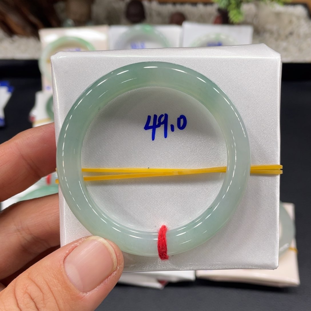 翡翠手镯未镶嵌天然