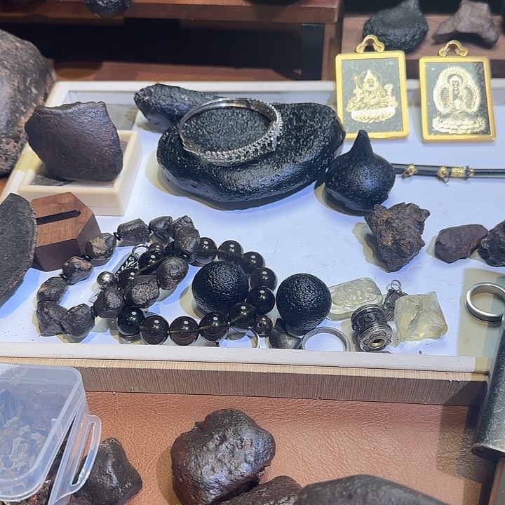 大叶紫檀（黑酸枝木类）