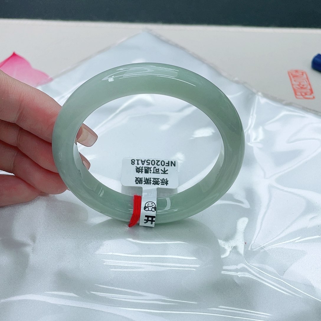 翡翠手镯未镶嵌正54