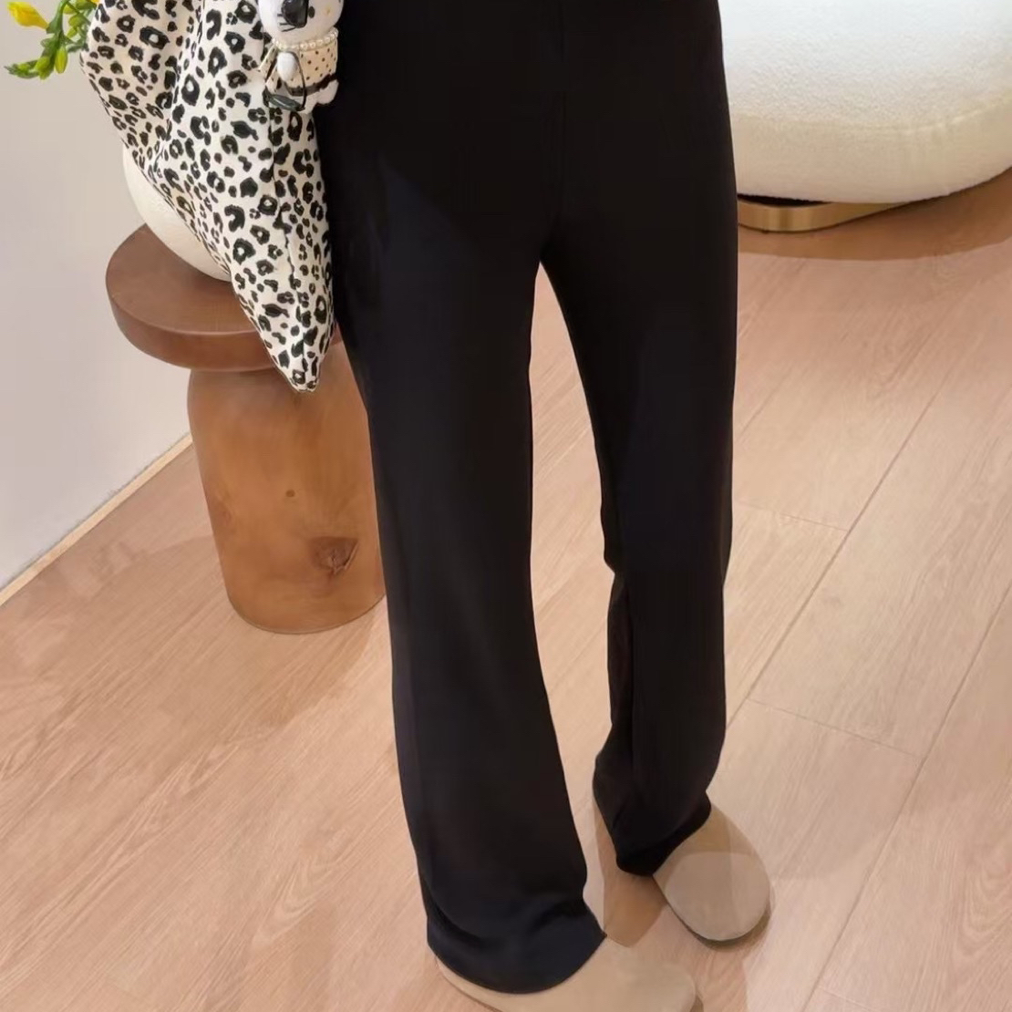 爆款显瘦高腰微喇神裤