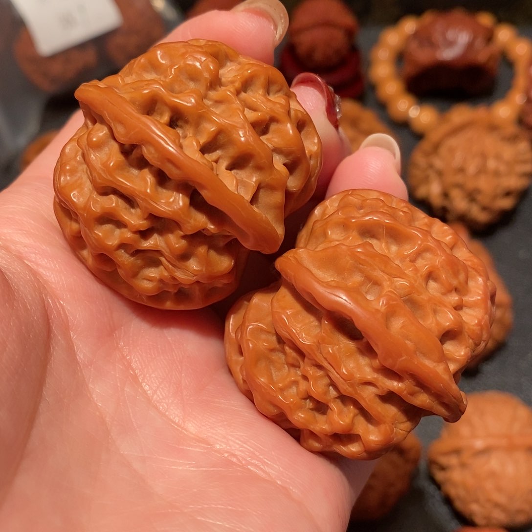 文玩核桃吊坠苹果园