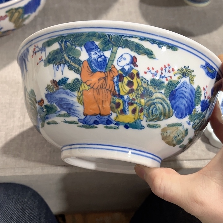 瓷片//////直径19.5厘米。红。