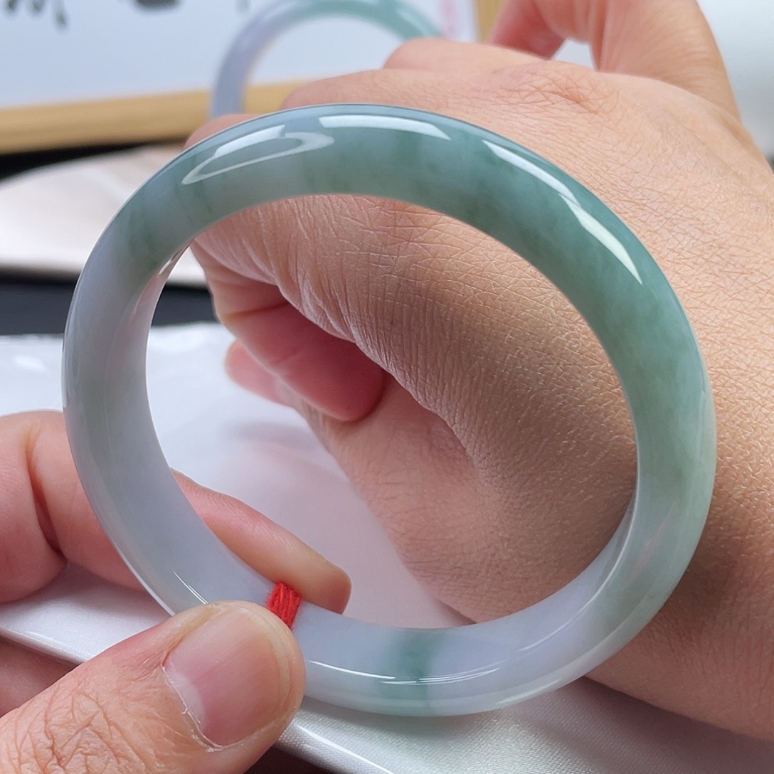 翡翠未镶嵌手镯飘绿59