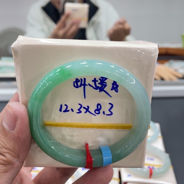 翡翠未镶嵌手镯缅甸翡翠