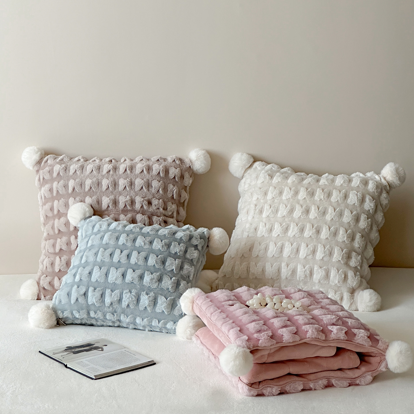 【凯特家居】2025新款暖绒多功能剪花蝶梦抱枕被靠枕系列加厚网红